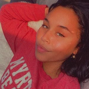 Meet your Posher, Briana